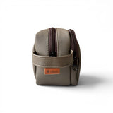 ESTUCHE DE VIAJE HOMBRE CAFE PARDO