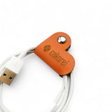 PORTA CABLES CORAZÓN NARANJA