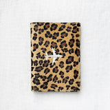 KIT PORTA PASAPORTES LILA + LEOPARDO